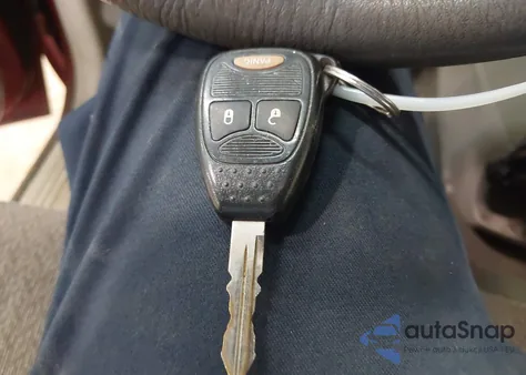 2006 Chrysler Town & Country z USA, uszkodzony, nr VIN 1A4GP45R66B594643